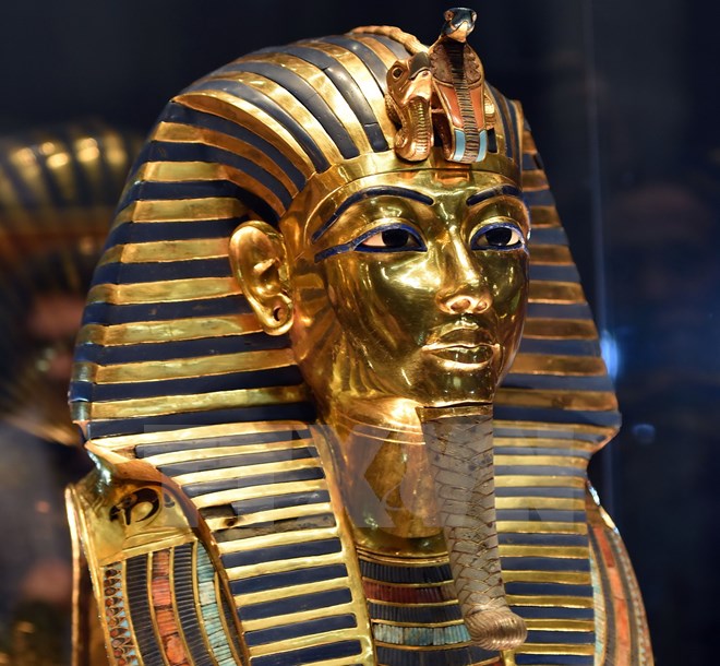 Chiếc mặt nạ vàng của Hoàng đế Tutankhamun
