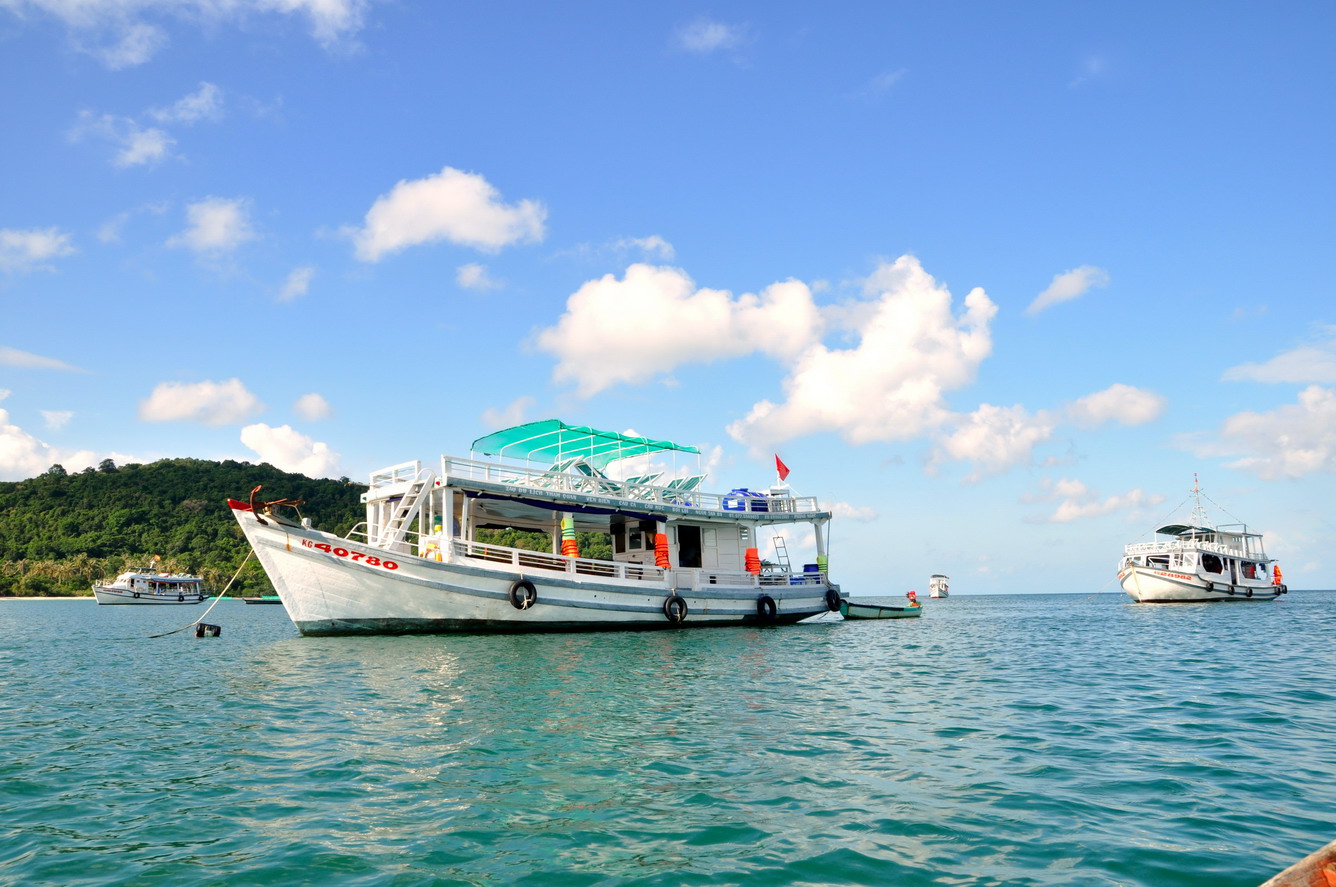 Dịch vụ câu cá trên Phú Quốc - Khanh Travel